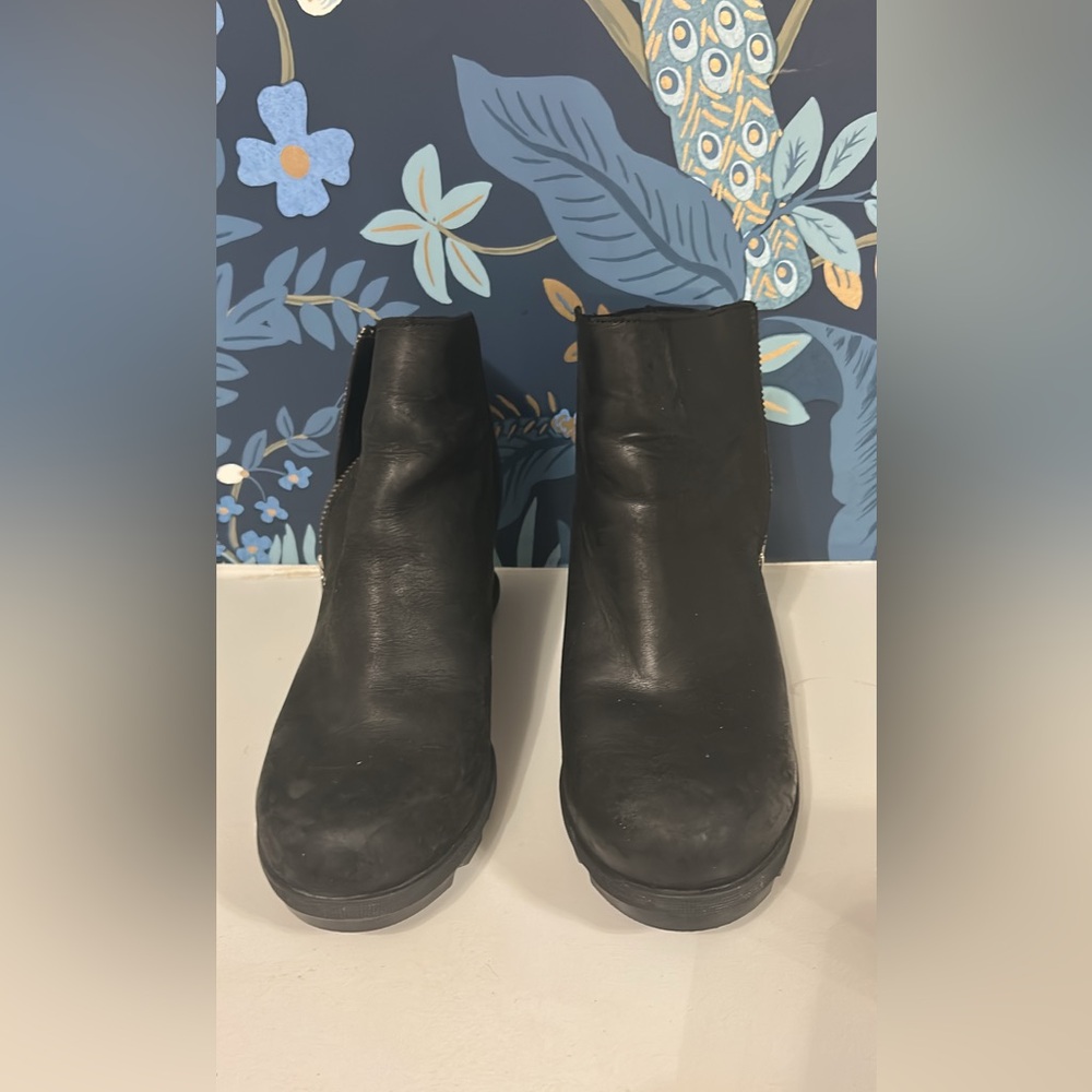 Sorel. Black boots.size 9